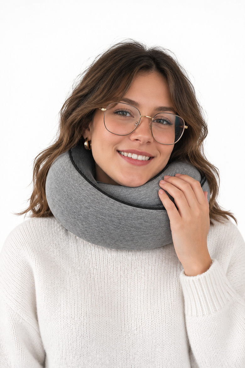 Woman wearing the gray Maisonely 360° travel pillow